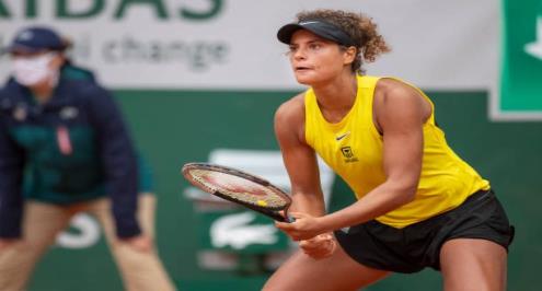 ميار شريف: الأهلي دائماً في القمة.. وصلاح يدعمني بقوة